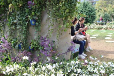 Cenova, Itay - 03 Mayıs 2022: Euroflora bir çiçek sergisi ve süs bitkisi Cenova 'nın Nervi parklarında yer alan başlıca çiçek sergilerinden biri..