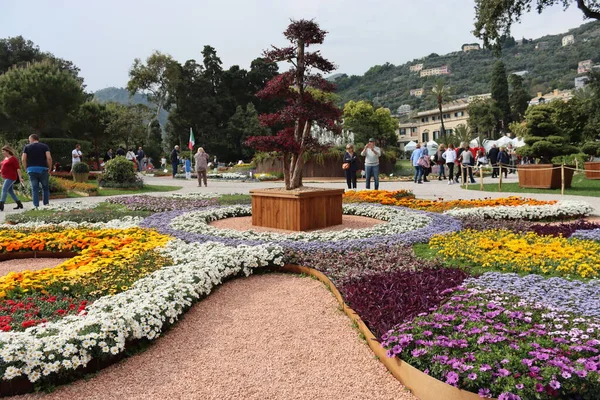 Cenova, Itay - 03 Mayıs 2022: Euroflora bir çiçek sergisi ve süs bitkisi Cenova 'nın Nervi parklarında yer alan başlıca çiçek sergilerinden biri..