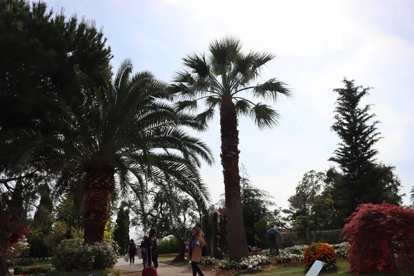 Cenova, Itay - 03 Mayıs 2022: Euroflora bir çiçek sergisi ve süs bitkisi Cenova 'nın Nervi parklarında yer alan başlıca çiçek sergilerinden biri..