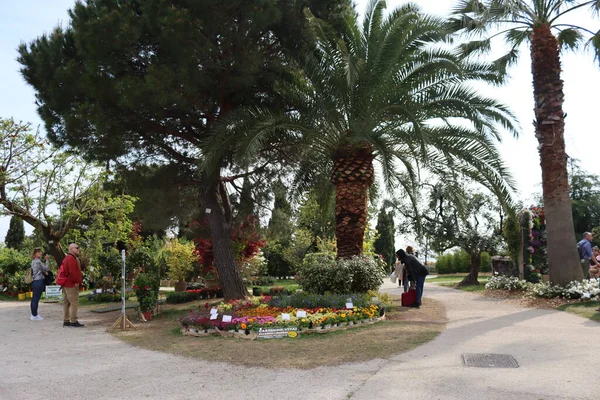 Cenova, Itay - 03 Mayıs 2022: Euroflora bir çiçek sergisi ve süs bitkisi Cenova 'nın Nervi parklarında yer alan başlıca çiçek sergilerinden biri..