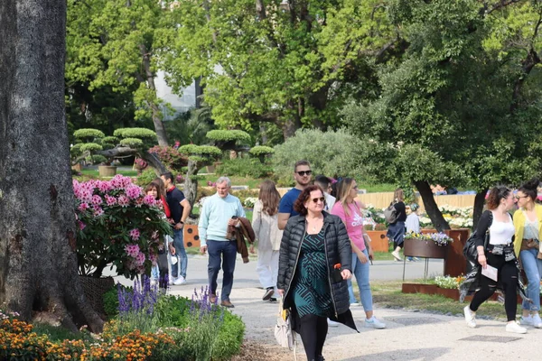 Cenova, Itay - 03 Mayıs 2022: Euroflora bir çiçek sergisi ve süs bitkisi Cenova 'nın Nervi parklarında yer alan başlıca çiçek sergilerinden biri..