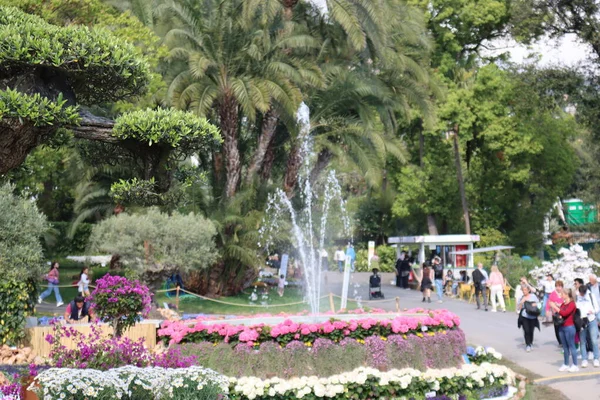 Cenova, Itay - 03 Mayıs 2022: Euroflora bir çiçek sergisi ve süs bitkisi Cenova 'nın Nervi parklarında yer alan başlıca çiçek sergilerinden biri..