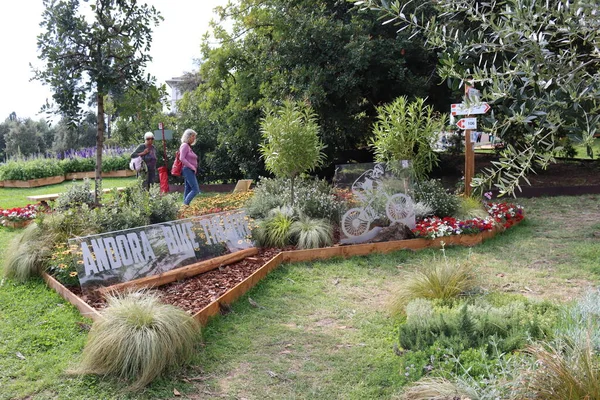 Cenova, Itay - 03 Mayıs 2022: Euroflora bir çiçek sergisi ve süs bitkisi Cenova 'nın Nervi parklarında yer alan başlıca çiçek sergilerinden biri..