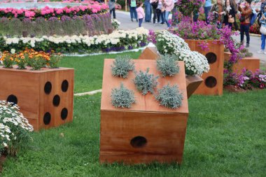 Cenova, Itay - 03 Mayıs 2022: Euroflora bir çiçek sergisi ve süs bitkisi Cenova 'nın Nervi parklarında yer alan başlıca çiçek sergilerinden biri..