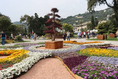 Cenova, Itay - 03 Mayıs 2022: Euroflora bir çiçek sergisi ve süs bitkisi Cenova 'nın Nervi parklarında yer alan başlıca çiçek sergilerinden biri..