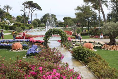 Cenova, Itay - 03 Mayıs 2022: Euroflora bir çiçek sergisi ve süs bitkisi Cenova 'nın Nervi parklarında yer alan başlıca çiçek sergilerinden biri..