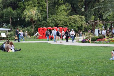 Cenova, Itay - 03 Mayıs 2022: Euroflora bir çiçek sergisi ve süs bitkisi Cenova 'nın Nervi parklarında yer alan başlıca çiçek sergilerinden biri..