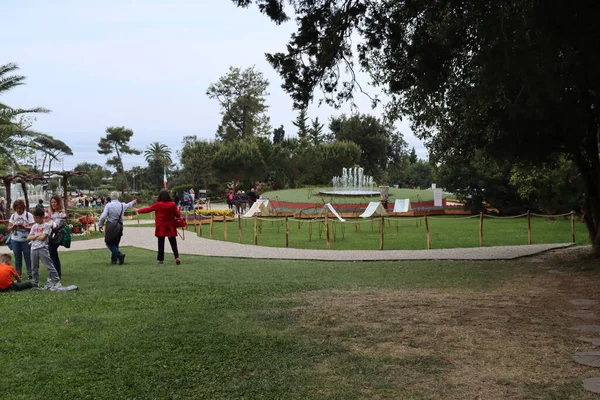 Cenova, Itay - 03 Mayıs 2022: Euroflora bir çiçek sergisi ve süs bitkisi Cenova 'nın Nervi parklarında yer alan başlıca çiçek sergilerinden biri..