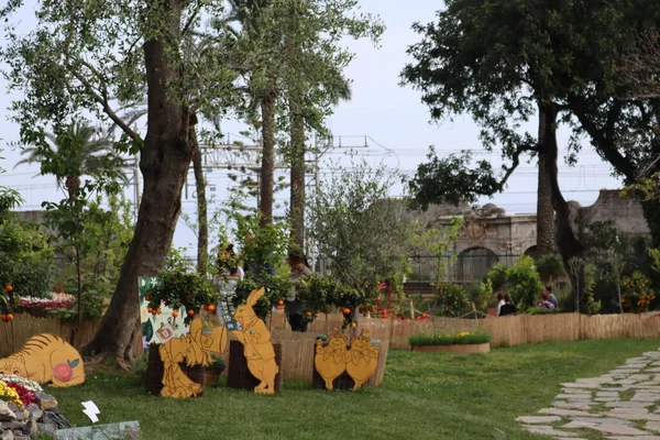 Cenova, Itay - 03 Mayıs 2022: Euroflora bir çiçek sergisi ve süs bitkisi Cenova 'nın Nervi parklarında yer alan başlıca çiçek sergilerinden biri..