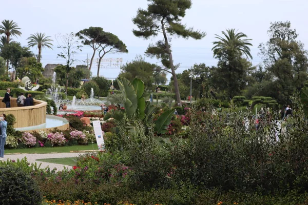 Cenova, Itay - 03 Mayıs 2022: Euroflora bir çiçek sergisi ve süs bitkisi Cenova 'nın Nervi parklarında yer alan başlıca çiçek sergilerinden biri..