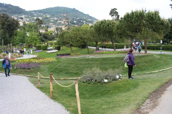 Cenova, Itay - 03 Mayıs 2022: Euroflora bir çiçek sergisi ve süs bitkisi Cenova 'nın Nervi parklarında yer alan başlıca çiçek sergilerinden biri..