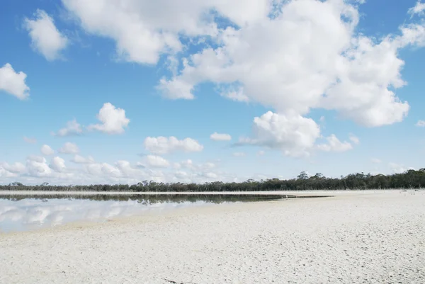 หาดเกลือของทะเลสาบเกลือ ภาพถ่ายสต็อกที่ปลอดค่าลิขสิทธิ์