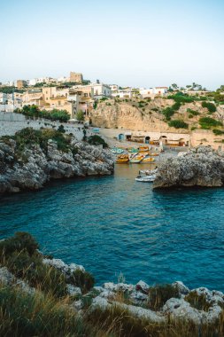 Puglia 'daki küçük bir kasabanın manzarası: Castro