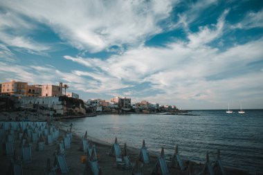 Otranto 'nun Puglia' daki muhteşem manzarası.