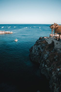 Puglia 'daki Castro marinasında harika bir manzara.