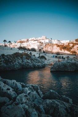 Puglia 'daki Castro marinasında harika bir manzara.