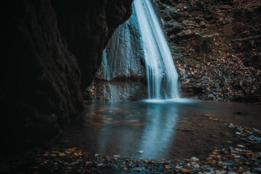 Brescia yakınlarındaki Mortirolo Gölü 'nün muhteşem manzarası.