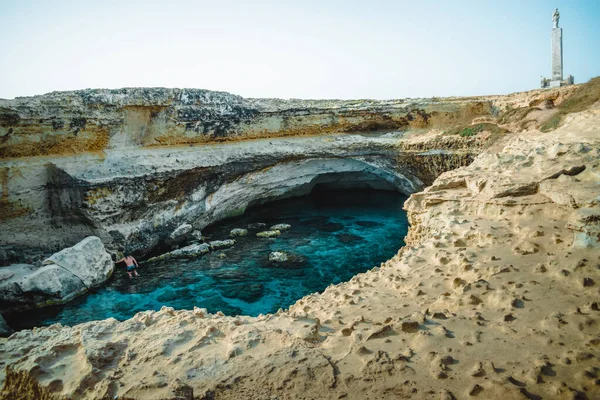 Egy Nagyszerű Kilátás Grotta Della Poesia Ban Puglia — Stock Fotó