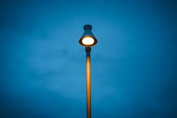 Une Vue Fantastique Sur Une Lampe Bleu — Photo