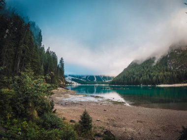 a fantastic view on the braies lake