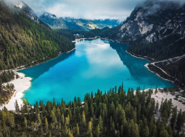 a fantastic view on the braies lake