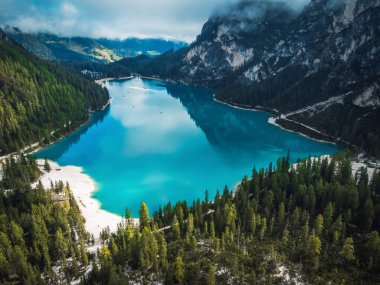 a fantastic view on the braies lake