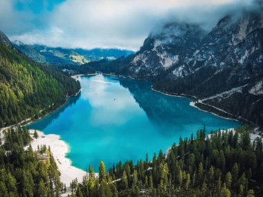 a fantastic view on the braies lake