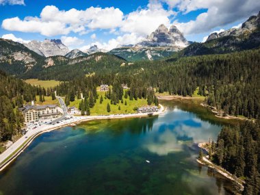 a fantastic view of misurina lake