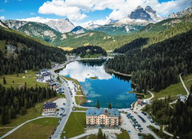 a fantastic view of misurina lake