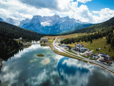 a fantastic view of misurina lake