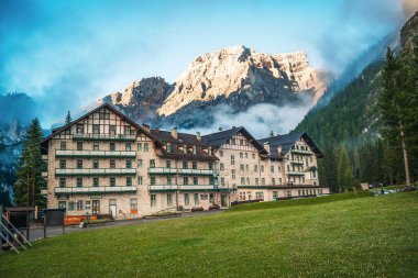 a fantastic view on the braies lake