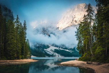 a fantastic view on the braies lake