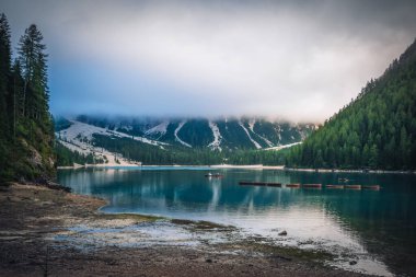 a fantastic view on the braies lake