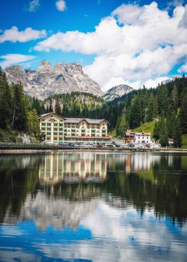 a fantastic view of misurina lake