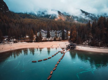 Bray Gölü 'nün muhteşem manzarası