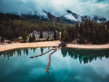 Bray Gölü 'nün muhteşem manzarası