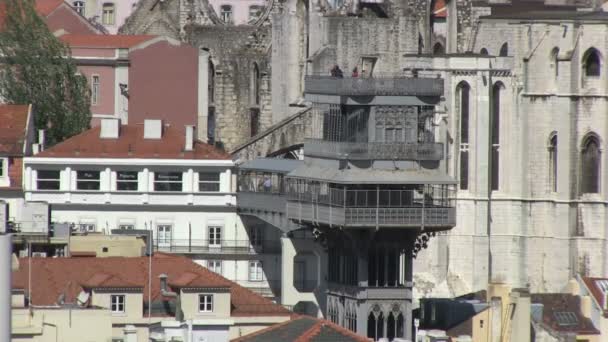 El elevador de Santa Justa en Lisboa, Portugal — Vídeo de stock