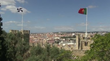 Portekizce ve Lizbon bayrakları