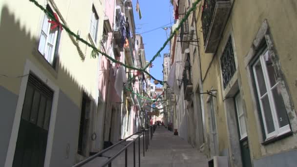 Callejón con escaleras — Vídeos de Stock