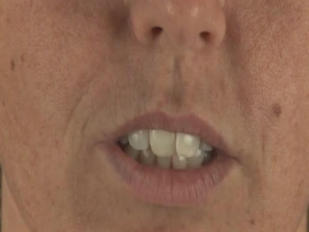Жіночий рот — стокове відео