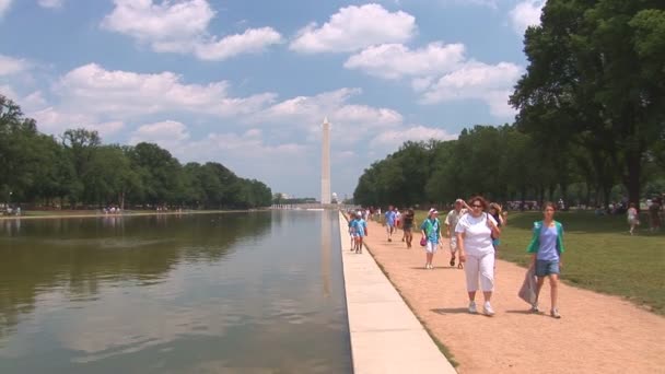 Washington-Denkmal und uns Kapitol-Gebäude im Hintergrund. — Stockvideo