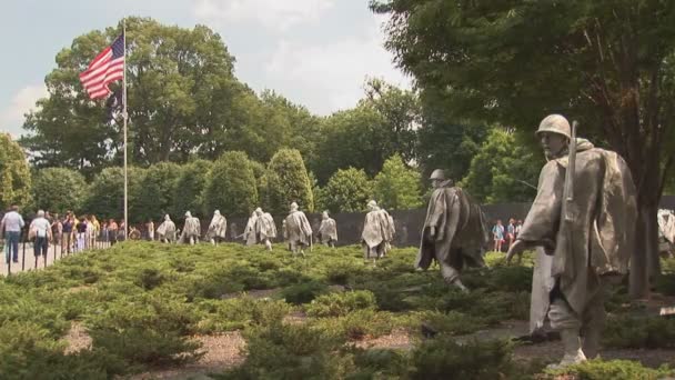 Kantelen naar beneden van ons vlag aan iwo jima memorial — Stockvideo