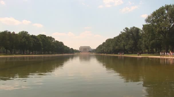 Aşağı bizden eğimli bayrak Iwo jima memorial — Stok video