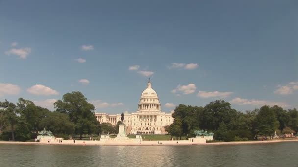 Incline hacia abajo de nosotros bandera en iwo jima memorial — Vídeos de Stock