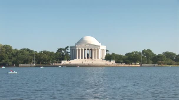 Incline hacia abajo de nosotros bandera en iwo jima memorial — Vídeos de Stock