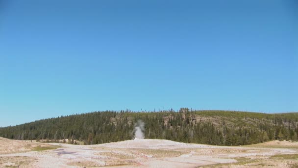 Lera krukor i yellowstone national park — Stockvideo