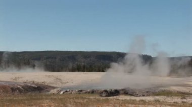 yellowstone Ulusal Parkı içinde küçük Şofben patlayan