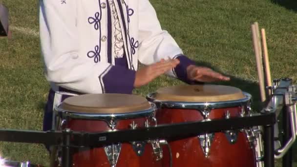 Percussionist van een marching band — Stockvideo