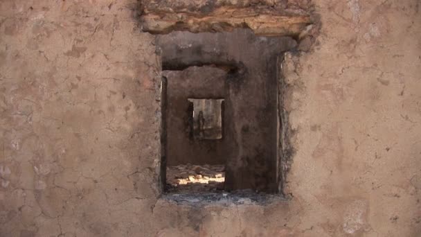 Vieille ruine sur la côte rugueuse — Video