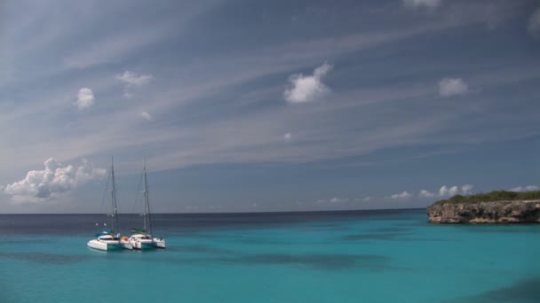 Barcos à vela tropicais — Vídeo de Stock